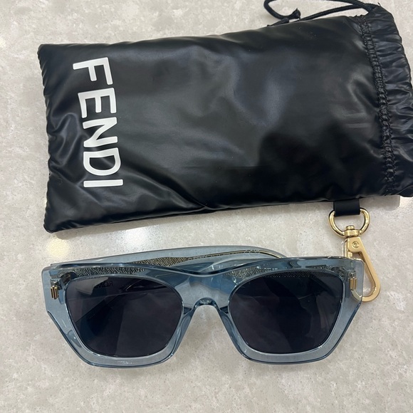 Fendi blue sunglasses - Picture 2 of 5